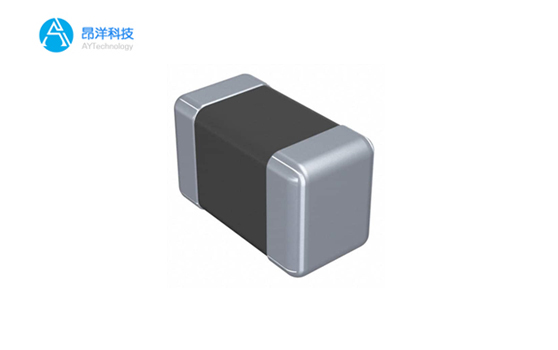 如何通過貼片電容改善電源完整性與EMI性能？